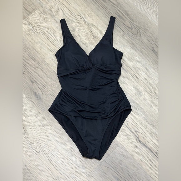 Lauren Ralph Lauren Black One Piece Swimsuit 10 Underwire Ruched Slimming $148